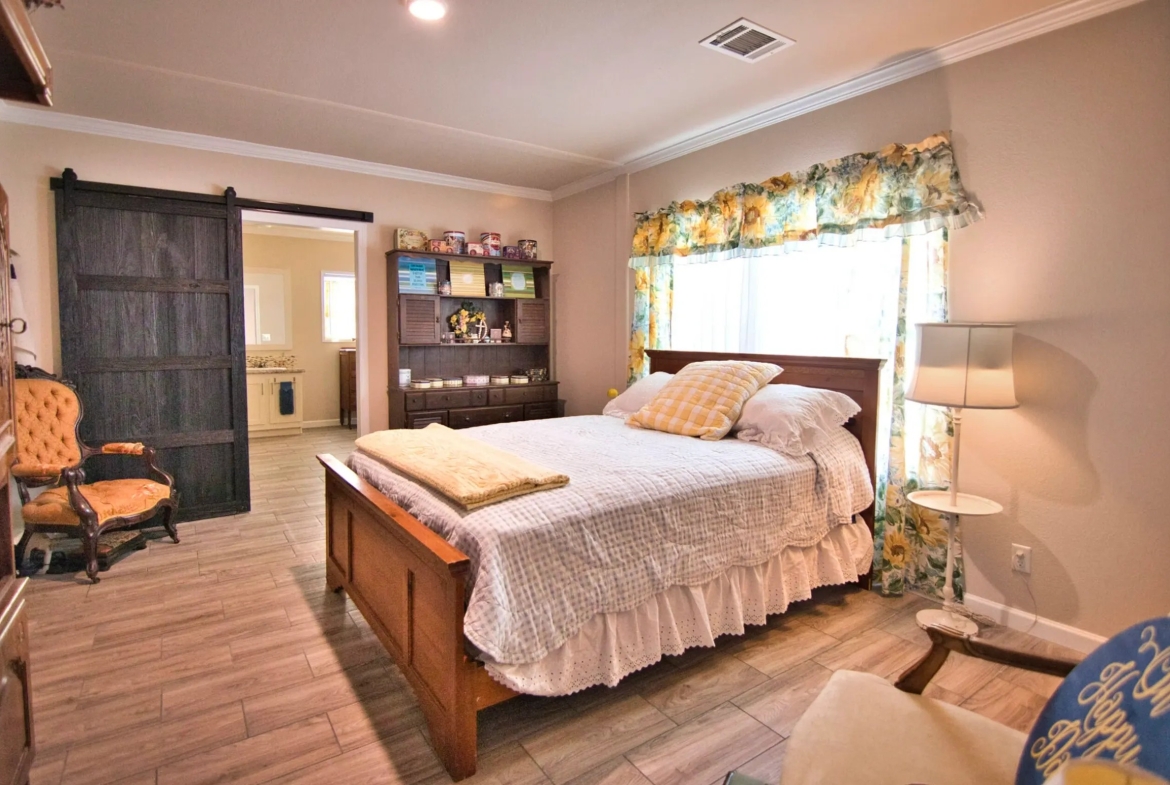 243 E FLAG CREEK RANCH RD