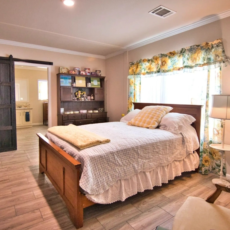 243 E FLAG CREEK RANCH RD