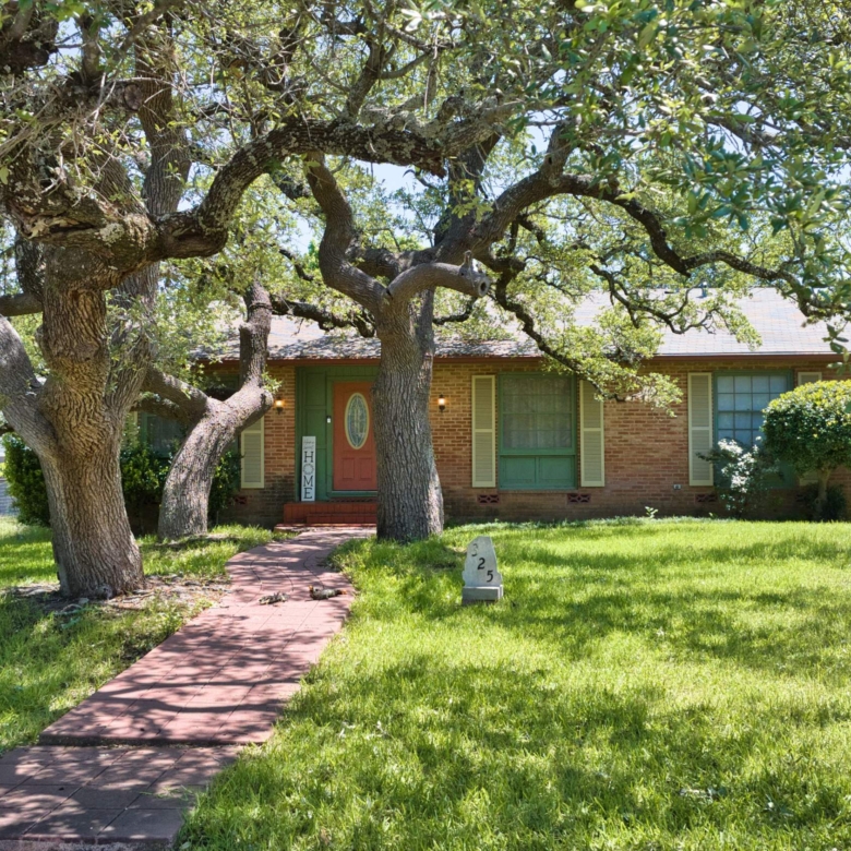 325 E Rainey Mason, TX