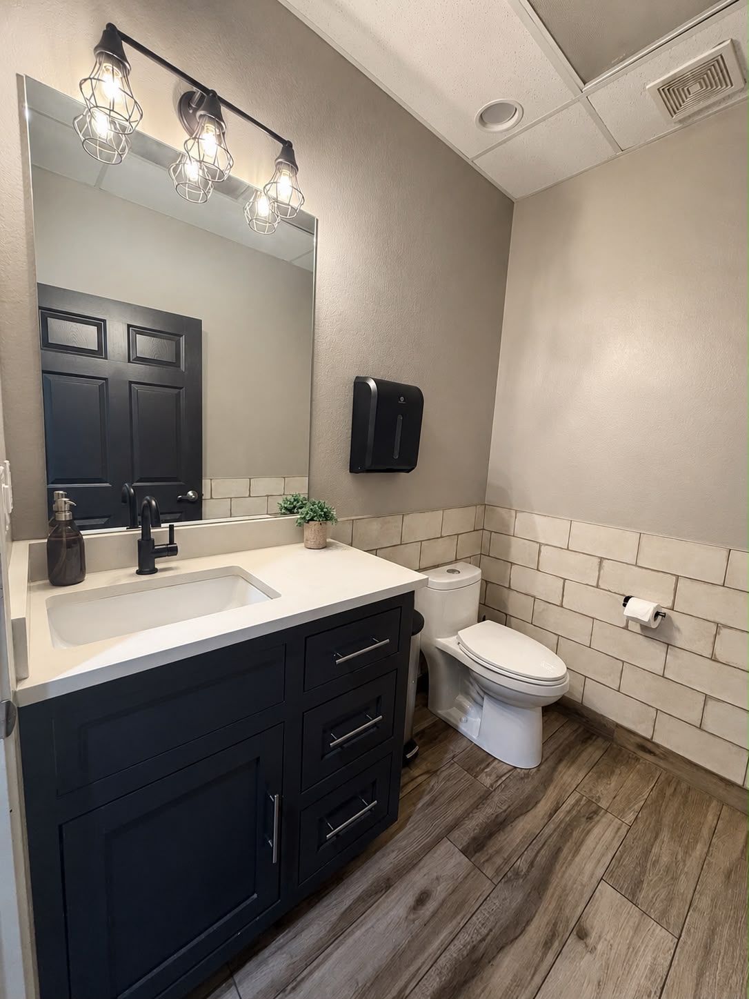 Mens Bathroom 2209 Ninth Street Marble Falls